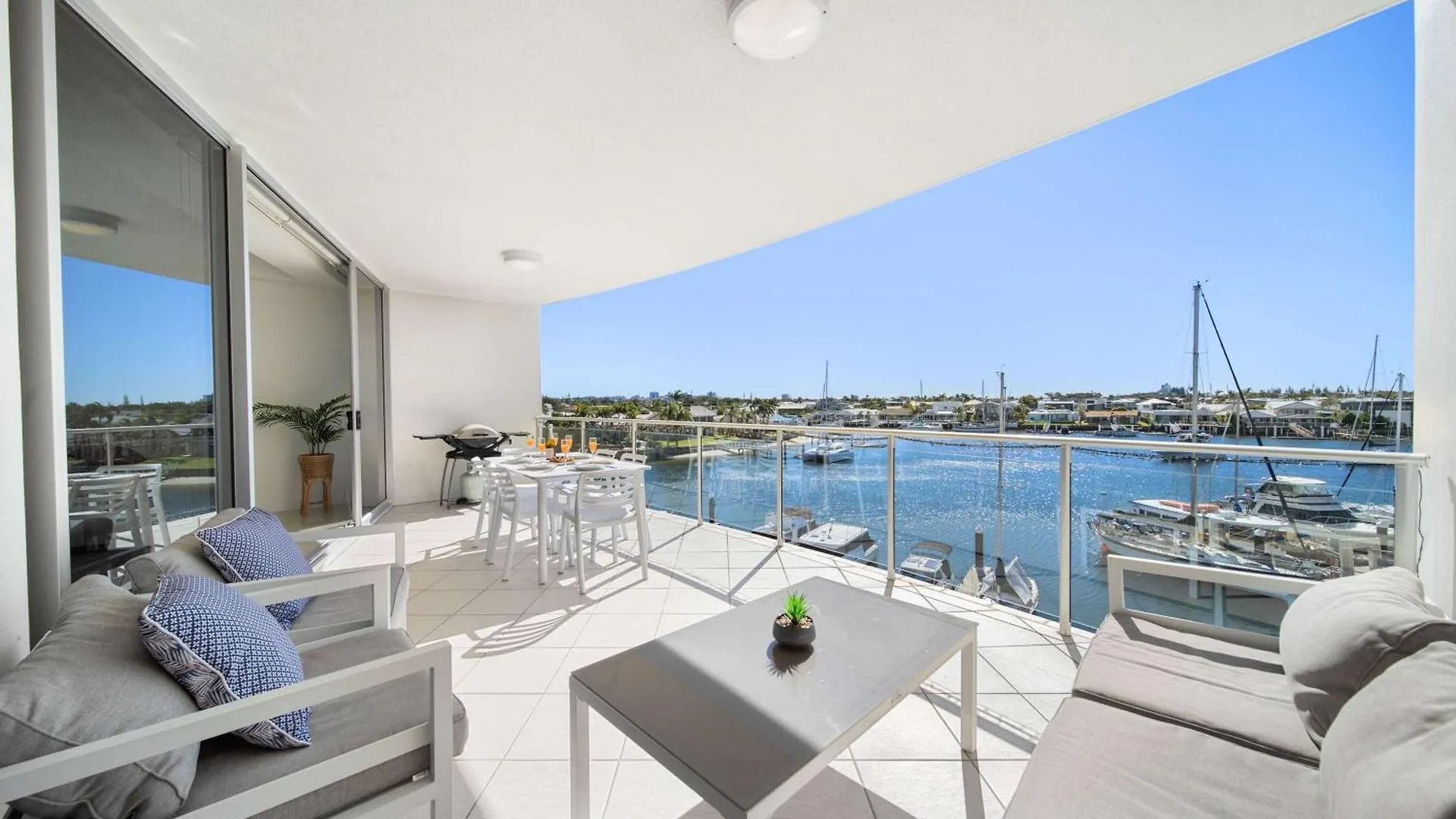 Ferienwohnung Waterfront Elegance With Pool & Jetty Access Buddina Apartment