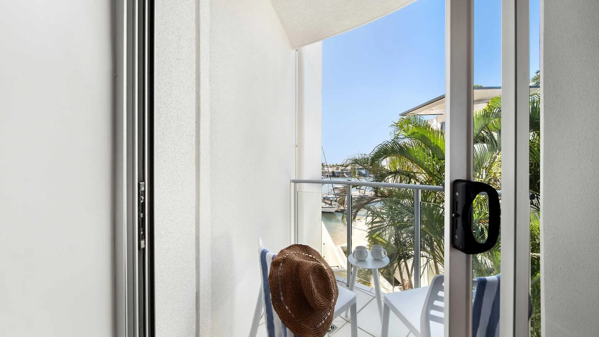 Apartment Ferienwohnung Waterfront Elegance With Pool & Jetty Access Buddina