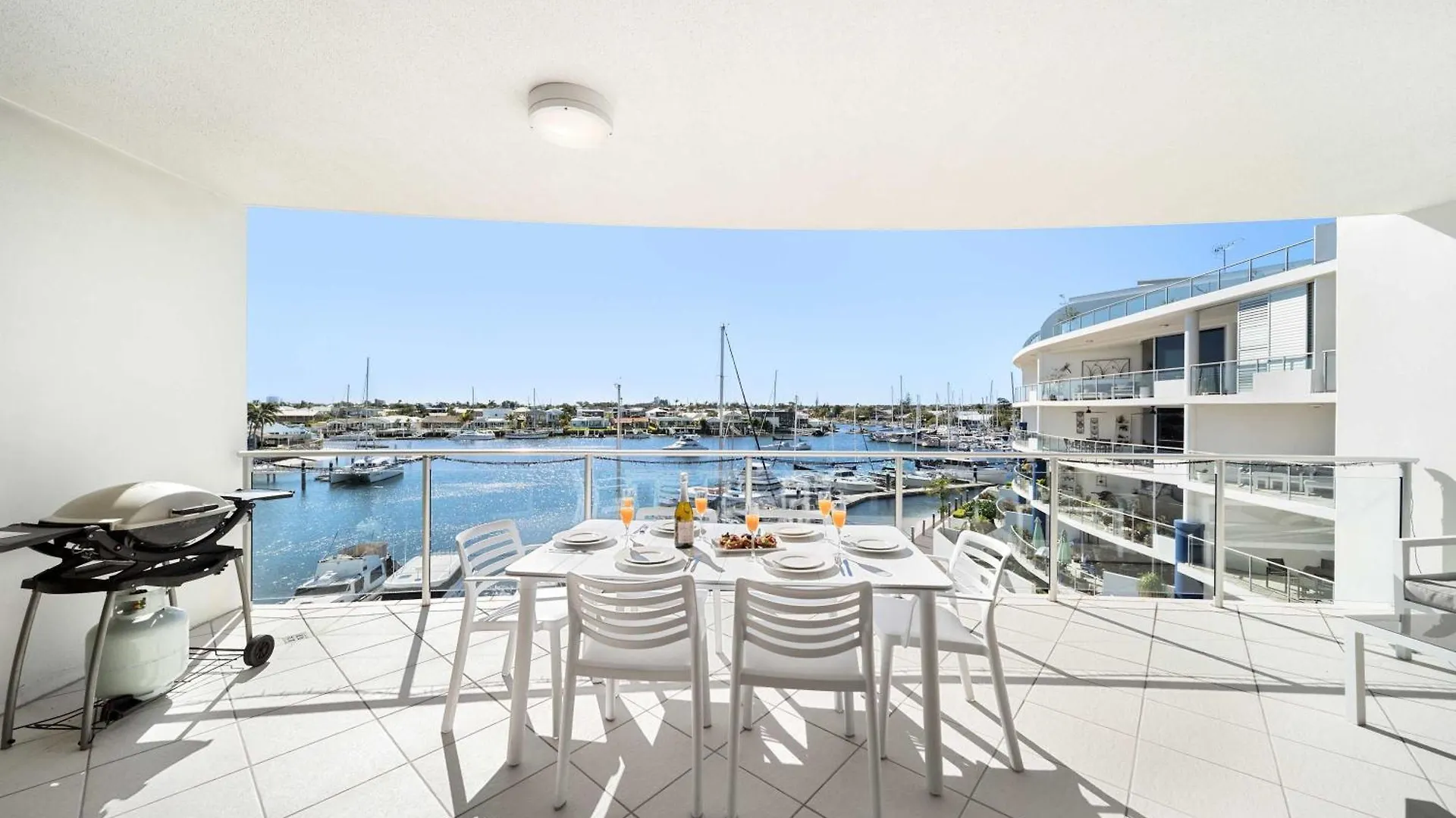 Ferienwohnung Waterfront Elegance With Pool & Jetty Access Buddina